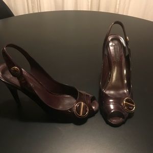 Authentic Louis Vuitton Vernis Peep toe heels & belt